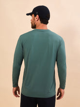 Charger l'image dans la galerie, Model Back: Uv Line T-Shirt Longsleeve New Fit Textura Masc Verde Jade Upf50+