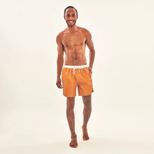 Charger l'image dans la galerie, Model Front: Uv Line Bermuda / Short Pour Homme Shorts Boxer Ocre Upf50+