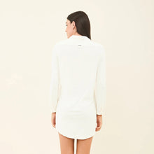 Charger l'image dans la galerie, Model Back: Uv Line Chemise Shirtdress Copenhagen Fem Off White Upf50+