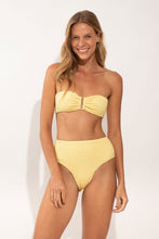 Charger l'image dans la galerie, Model Front: Rio De Sol Bas Bottom Drift-Butterglow Hotpants