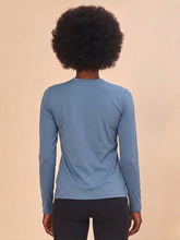 Charger l'image dans la galerie, Model Back: Uv Line T-Shirt Longsleeve Uvpro Indigo Upf50+