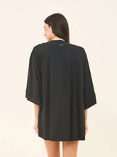 Charger l'image dans la galerie, Model Back: Uv Line Robe De Plage Kimono Color Black Upf50+