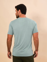Charger l'image dans la galerie, Model Back: Uv Line T-Shirt Pour Homme T-Shirt New Fit Masc Verde Agua Upf50+