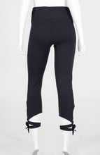 Charger l'image dans la galerie, Model Back: Alto Giro Fitness Bas Legging Up Co2 Barriga Zero Laco Preto