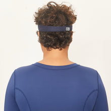 Charger l'image dans la galerie, Model Back: Uv Line Visière Visor Athletic Dry Fem Navy Blue Upf50+