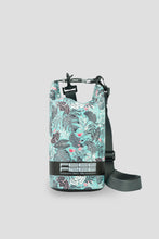 Charger l'image dans la galerie, Model Front: Feelfree Sac De Plage Dry Tube 1,5L Tropical Organic Teal