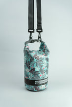 Charger l'image dans la galerie, Model Back: Feelfree Sac De Plage Dry Tube 1,5L Tropical Organic Teal