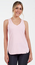 Charger l'image dans la galerie, Model Front: Alto Giro Fitness Haut Regata Skin Fit Alongada Gola V Rosa Clara