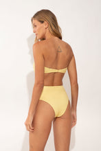 Charger l'image dans la galerie, Model Back: Rio De Sol Bas Bottom Drift-Butterglow Hotpants