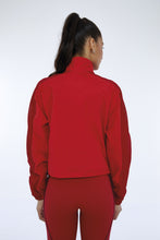 Charger l'image dans la galerie, Model Back: Alto Giro Fitness Haut Jaqueta Techno Taslon Com Bolsos Vermelho Haute Red