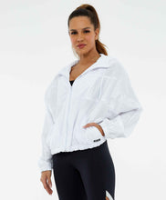 Charger l'image dans la galerie, Model Front: Alto Giro Fitness Haut Jaqueta Tecnospan Recortes Branco