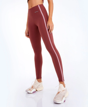 Charger l'image dans la galerie, Model Front: Alto Giro Fitness Bas Legging Bodytex Ii Com Laser E Fusao Marrom Mahogany