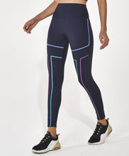 Charger l'image dans la galerie, Model Front: Alto Giro Fitness Bas Legging Hyper Linhas Fusionadas Preto