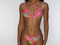 Charger et lire la vidéo dans la visionneuse de la Galerie, Video: Luli Fama Bas Bottom Crossing String Vivi Il Momento