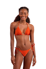 Charger l'image dans la galerie, Model Front: Rio De Sol Bas Bottom Shimmer-Paprica Cheeky-Tie