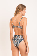 Charger l'image dans la galerie, Model Back: Rio De Sol Ensemble Set Ikat Twist Hotpants