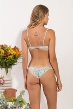 Charger l'image dans la galerie, Model Back: Rio De Sol Haut Top Tiny-Garden Bandeau-Knot