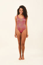 Charger l'image dans la galerie, Model Front: Uv Line Une Pièce Swimsuit Shine Malva