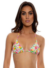 Charger l'image dans la galerie, Model Front: Luli Fama Haut Top Wavy Ruched Limoncello
