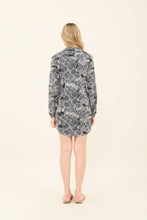 Charger l'image dans la galerie, Model Back: Uv Line Chemise Shirtdress Dalia Marinho Upf50+
