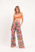 Charger l'image dans la galerie, Model Front: Rio De Sol Pantalon De Plage Jungle Wide Pants
