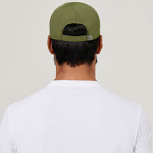Charger l'image dans la galerie, Model Back: Uv Line Casquette Cap Uv Pro Masc Green Militar Upf50+
