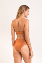 Charger l'image dans la galerie, Model Back: Rio De Sol Bas Bottom Nocciola High-Waist-Spin
