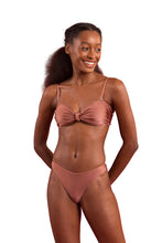 Charger l'image dans la galerie, Model Front: Rio De Sol Ensemble Set Shimmer-Copper Bandeau-Joy Nice-Fio
