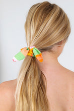 Charger l'image dans la galerie, Model Front: Rio De Sol Chouchou Utah Scrunchie
