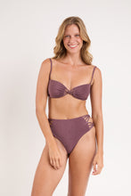 Charger l'image dans la galerie, Model Front: Rio De Sol Ensemble Set Malibu-Ebano Bandeau-Iris Highwaist-Spin-Iris
