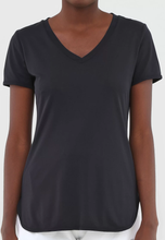 Charger l'image dans la galerie, Image 02: Alto Giro Fitness Haut T-Shirt Skin Fit Alongada Gola V Preto
