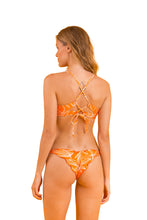 Charger l'image dans la galerie, Model Back: Rio De Sol Haut Top Trail-Orange Tank-Tie
