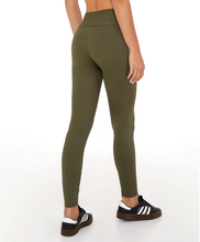 Charger l'image dans la galerie, Model Back: Alto Giro Fitness Bas Legging Hyper Zero Verde Olive
