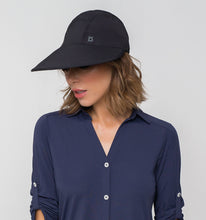 Charger l'image dans la galerie, Model Front: Uv Line Casquette Visor Capri Colors Nac Fem Black Upf50+
