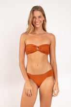 Charger l'image dans la galerie, Model Front: Rio De Sol Bas Bottom Ferrugo Baobi
