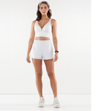 Charger l'image dans la galerie, Model Front: Alto Giro Fitness Bas Shorts Bahamas Branco
