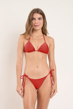 Charger l'image dans la galerie, Model Front: Rio De Sol Bas Bottom Shimmer-Liquor Cheeky-Tie
