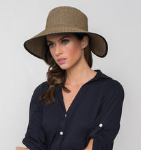 Charger l'image dans la galerie, Model Front: Uv Line Chapeau Souple/Capeline Hat Santorini Imp Fem Mescla Upf50+

