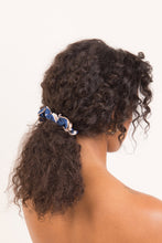 Charger l'image dans la galerie, Model Front: Rio De Sol Chouchou Pottery Scrunchie
