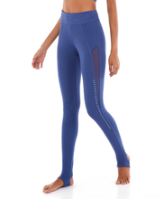 Charger l'image dans la galerie, Model Front: Alto Giro Fitness Bas Legging Staff Com Tule E Silk Azul Movement
