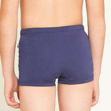 Charger l'image dans la galerie, Model Back: Uv Line Maillot De Bain Garçon Trunks Kids F Inf Navy Blue Upf50+
