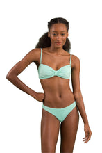Charger l'image dans la galerie, Model Front: Rio De Sol Haut Top Malibu-Menta Bandeau-Duo
