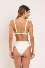 Charger l'image dans la galerie, Model Back: Rio De Sol Ensemble Set Sand-Chantilly Alba Kora
