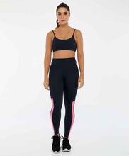 Charger l'image dans la galerie, Model Front: Alto Giro Fitness Bas Legging Hyper Detalhe Cos Preto
