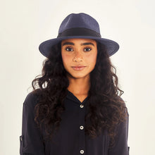 Charger l'image dans la galerie, Model Front: Uv Line Chapeau Panama Hat Shanghai Imp Uni Navy Blue Upf50+
