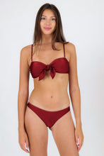 Charger l'image dans la galerie, Model Front: Rio De Sol Haut Top Shimmer-Divino Bandeau-Knot
