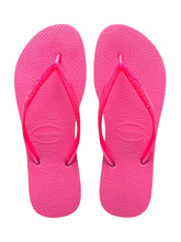 Charger l'image dans la galerie, Model Front: Havaianas Tongs Slim Shocking Pink
