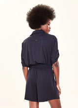 Charger l'image dans la galerie, Model Back: Uv Line Fitness Bas Shorts Fem Basic Black Upf50+
