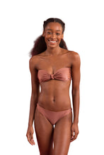 Charger l'image dans la galerie, Model Front: Rio De Sol Haut Top Shimmer-Copper Bandeau-Joy
