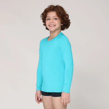 Charger l'image dans la galerie, Model Front: Uv Line T-Shirt Camiseta Kids Uvpro Ml Azul Piscina Upf50+
